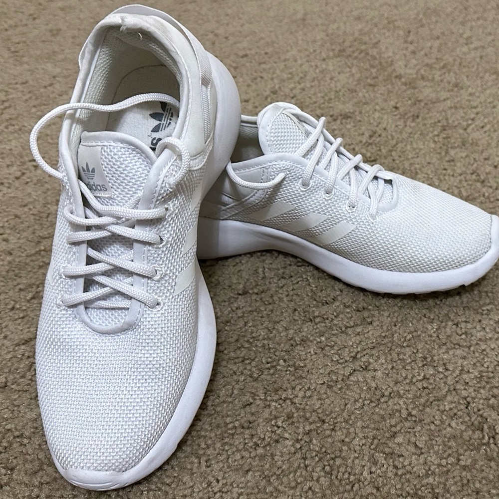W7 Adidas Sneakers